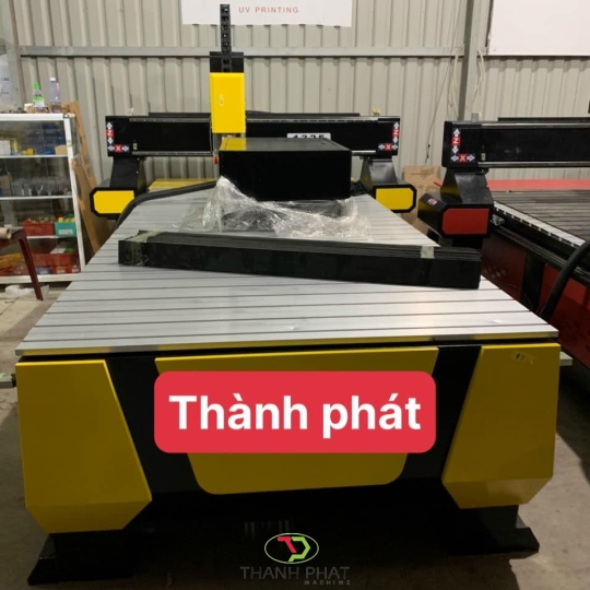 Máy CNC khổ 1325 chuyên ngành quảng cáo