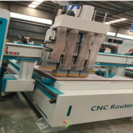 Máy CNC cắt gỗ công nghiệp bàn hút chân không tự động 4 đầu cắt 