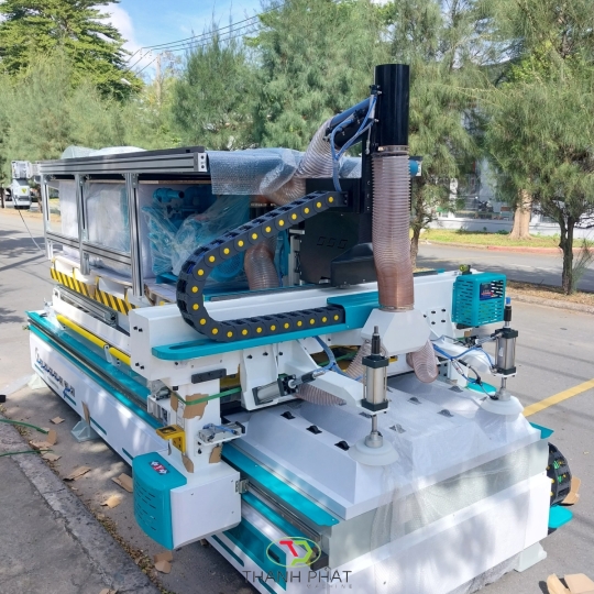 Máy CNC cắt gỗ công nghiệp 1 đầu 16 dao, thay dao tự động
