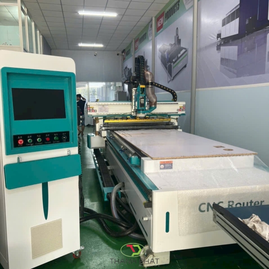 Máy CNC cắt gỗ công nghiệp 1 đầu 16 dao, thay dao tự động